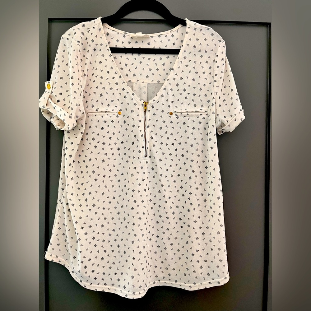 Black and white, work top, gold accents , loose
